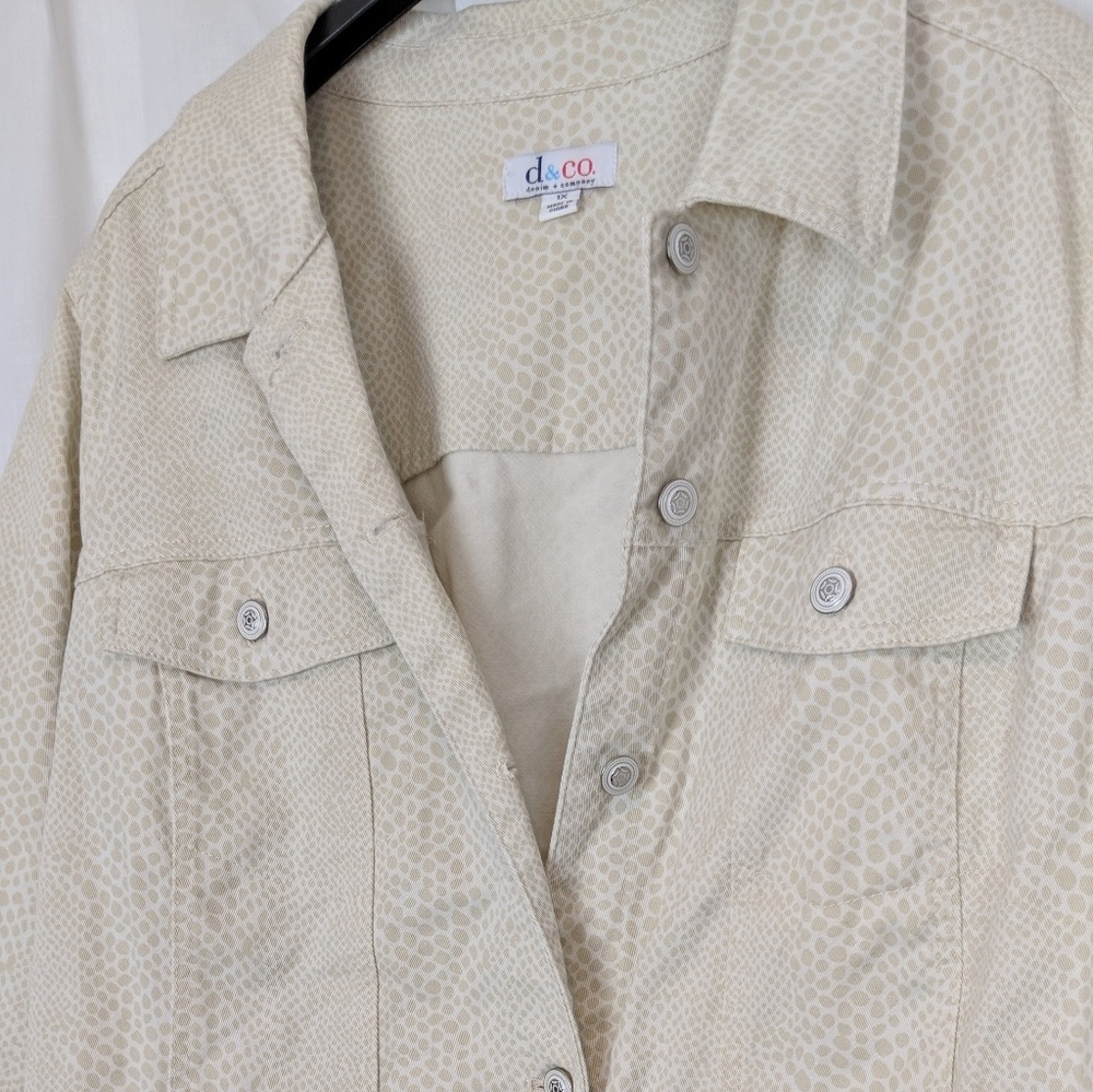 Denim & Co 1X Button up jacket. Cotton snake print